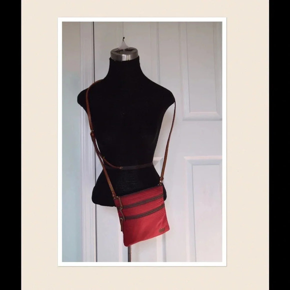 Dooney & Bourke triple zip cross body bag - Picture 1 of 4